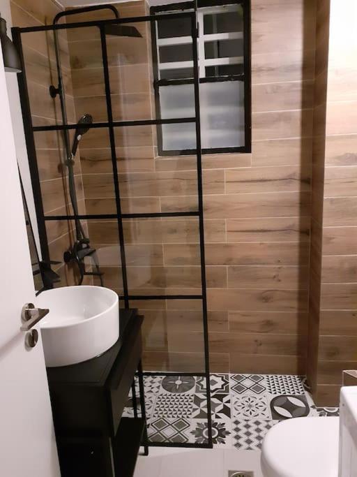 Μοντέρνο Διαμέρισμα - Stylish Appartment Loutraki エクステリア 写真